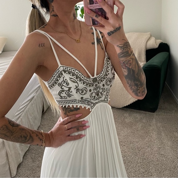 Jetset Diaries Embroidered Maxi Dress - Picture 3 of 4